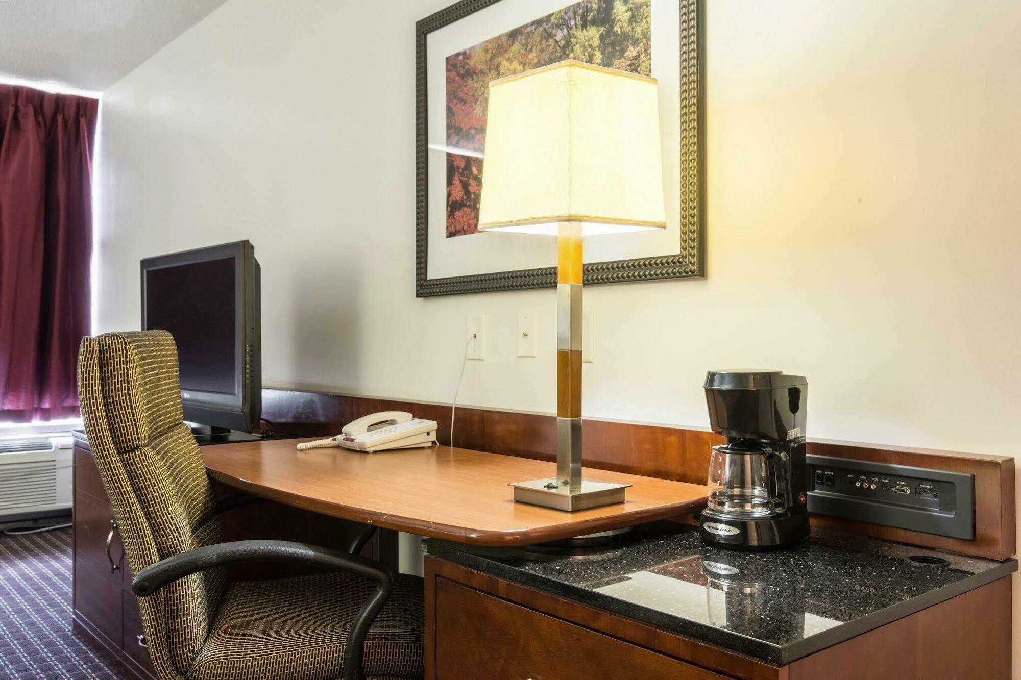 Days Inn By Wyndham Hartsfield Jackson Atlanta Airport West College Park Buitenkant foto